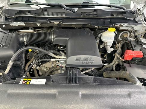 Used 2022 RAM 1500 Classic SLT w/ Electronics Group AWD/4WD image 16