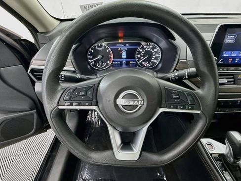 Used 2023 Nissan Altima 2.5 SV AWD/4WD image 11