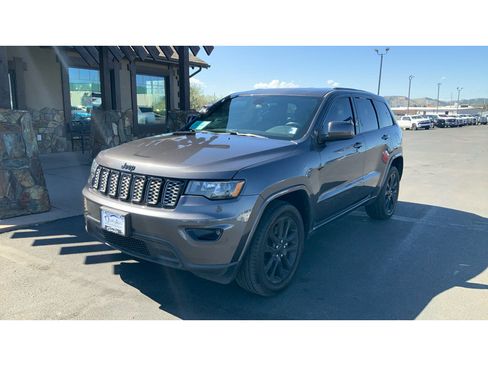 Used 2021 Jeep Grand Cherokee Laredo X AWD/4WD image 2