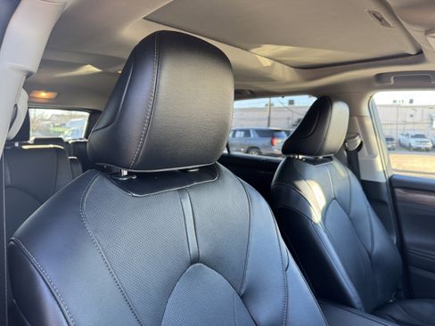 Used 2022 Toyota Highlander Limited image 22