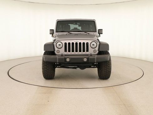 Used 2017 Jeep Wrangler Unlimited Rubicon w/ Max Tow Package AWD/4WD image 11