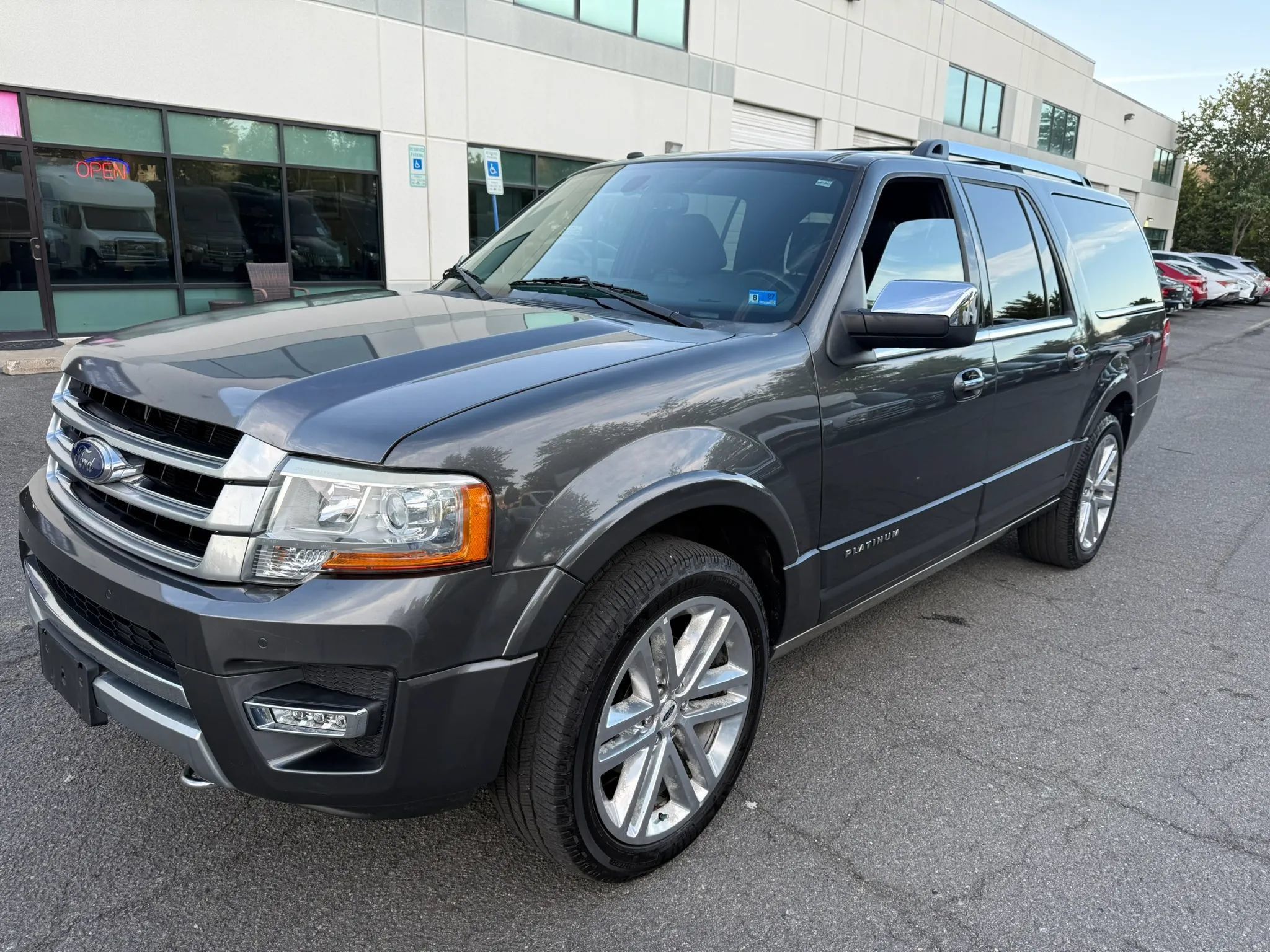 Used 2017 Ford Expedition EL Platinum AWD/4WD image 11