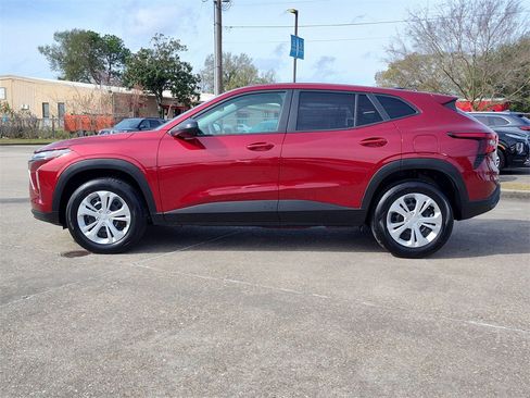 Used 2025 Chevrolet Trax LS image 4