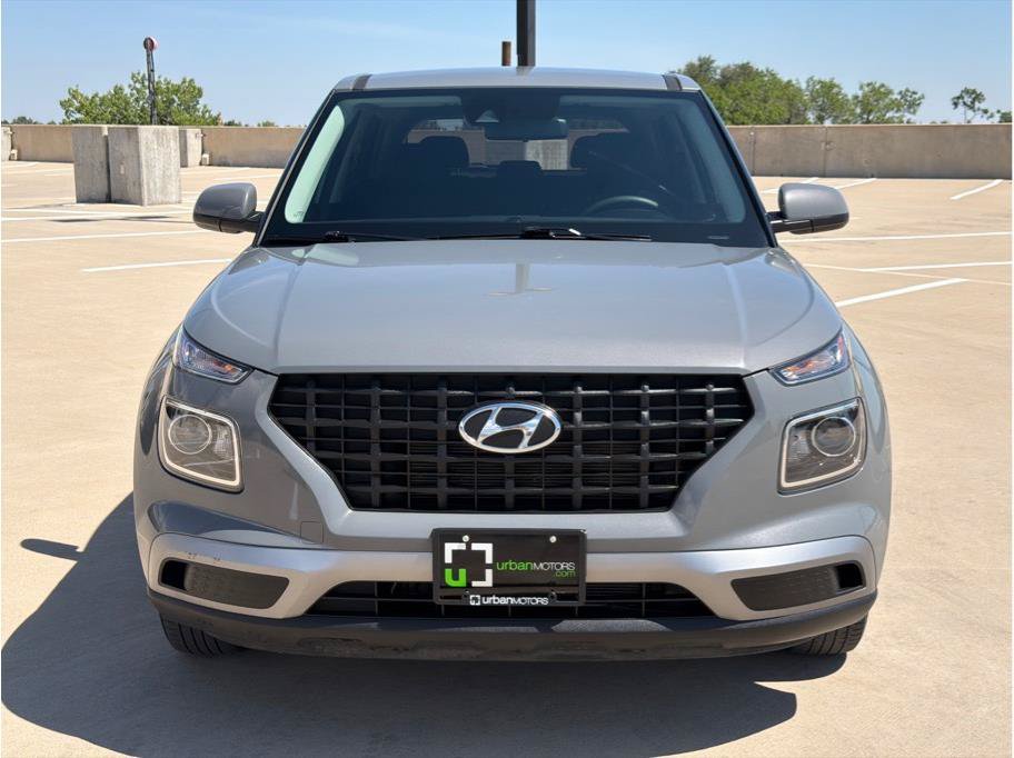 Used 2022 Hyundai Venue SE FWD image 2
