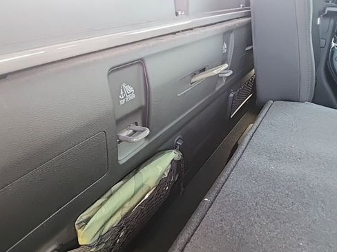 Used 2022 Jeep Gladiator Willys image 36