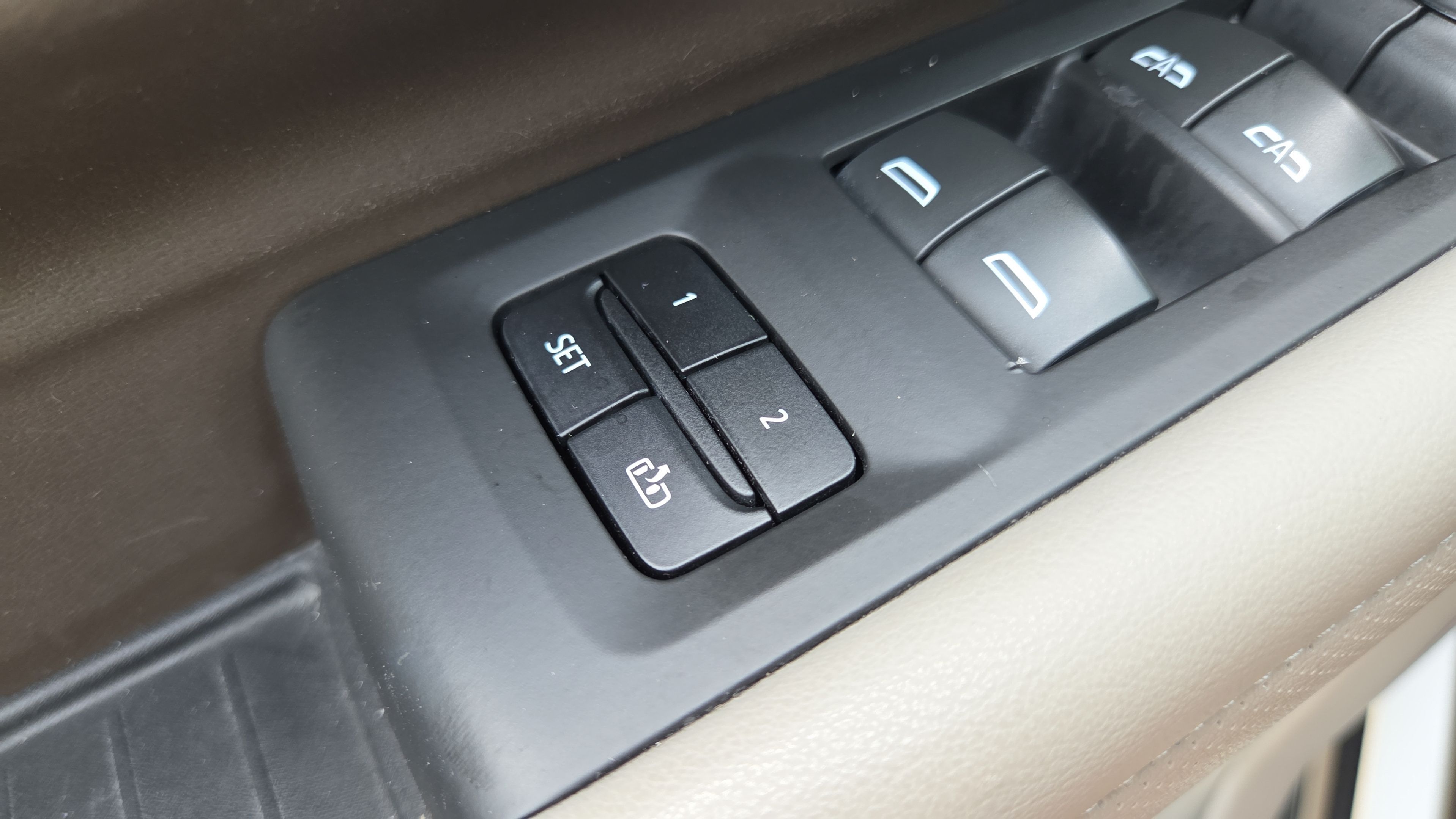 Used 2023 GMC Yukon XL SLT w/ SLT Premium Package RWD image 33