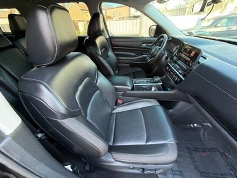 Used 2024 Nissan Pathfinder SL AWD/4WD image 32