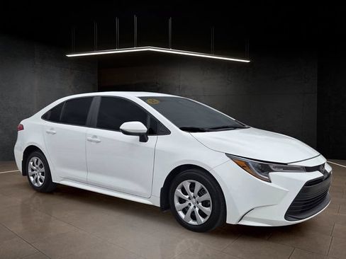 Used 2025 Toyota Corolla LE FWD image 1