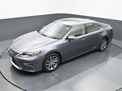 Used 2016 Lexus ES 300h image 15