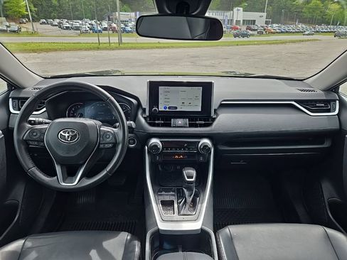 Used 2023 Toyota RAV4 XLE Premium image 3