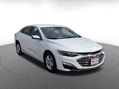 Used 2024 Chevrolet Malibu LT image 2