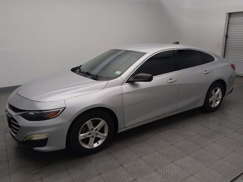 Used 2022 Chevrolet Malibu LS FWD image 2