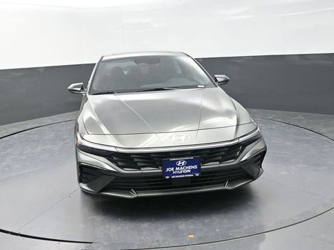 New 2026 Hyundai Elantra SEL Sport Premium FWD image 3
