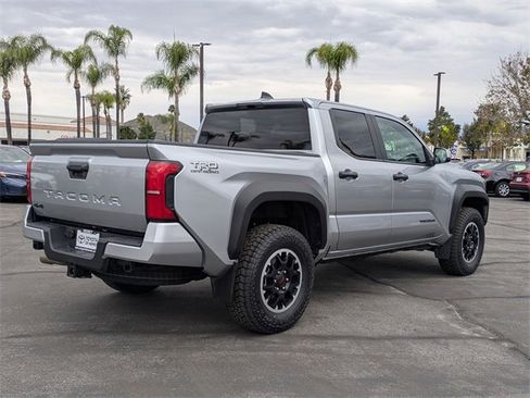 Used 2024 Toyota Tacoma TRD Off-Road image 5