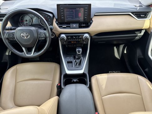 Used 2020 Toyota RAV4 XLE Premium FWD image 27
