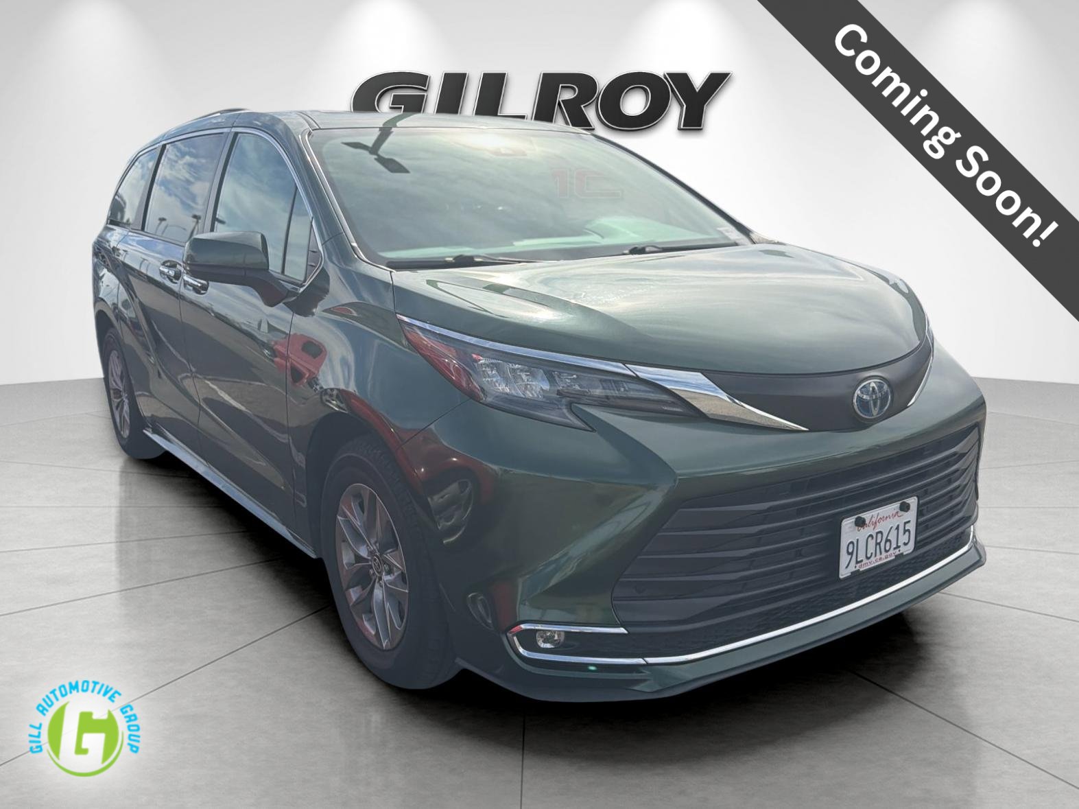 Used 2024 Toyota Sienna XLE FWD image 1