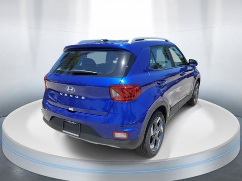 Certified 2025 Hyundai Venue SEL image 4