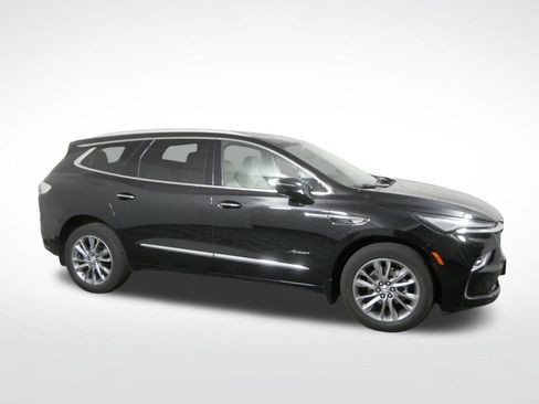 Used 2023 Buick Enclave Avenir w/ Avenir Technology Package AWD/4WD image 2