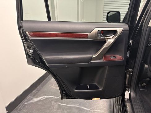 Used 2014 Lexus GX 460 w/ Premium Package AWD/4WD image 14