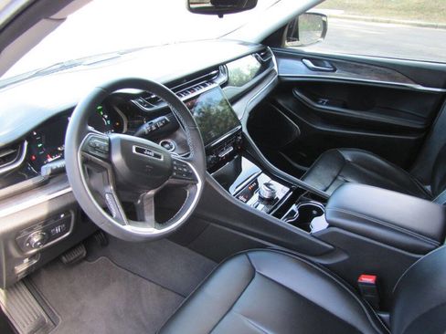 Used 2023 Jeep Grand Cherokee 4WD 4xe image 24