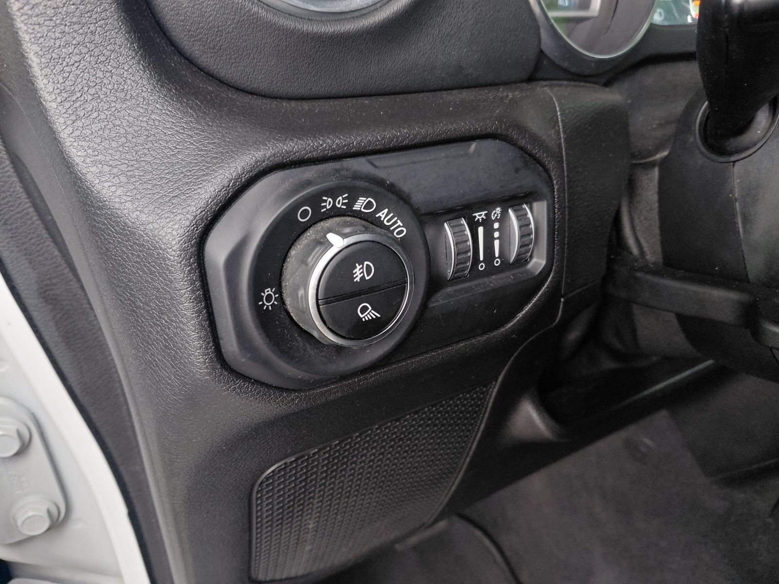 Used 2020 Jeep Gladiator Overland AWD/4WD image 19