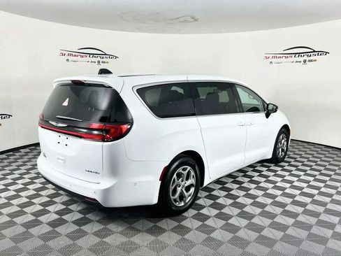 Used 2024 Chrysler Pacifica Limited FWD image 8