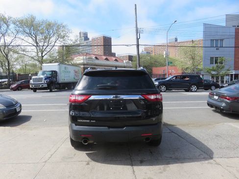 Used 2018 Chevrolet Traverse LT image 8