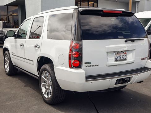 Used 2011 GMC Yukon Denali AWD/4WD image 24