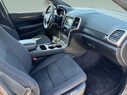 Used 2017 Jeep Grand Cherokee Laredo RWD image 19