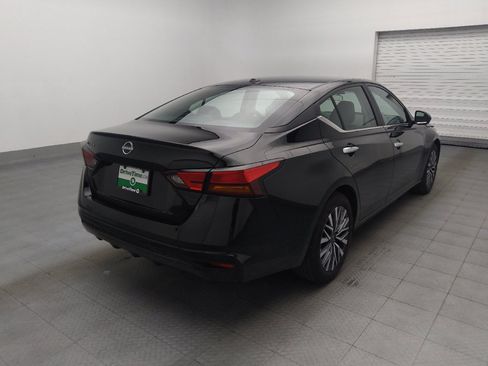Used 2025 Nissan Altima 2.5 SV FWD image 9