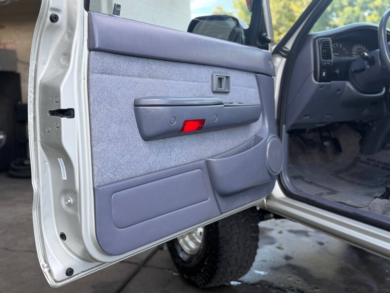 Used 2000 Toyota Tacoma 4x4 Xtracab image 3