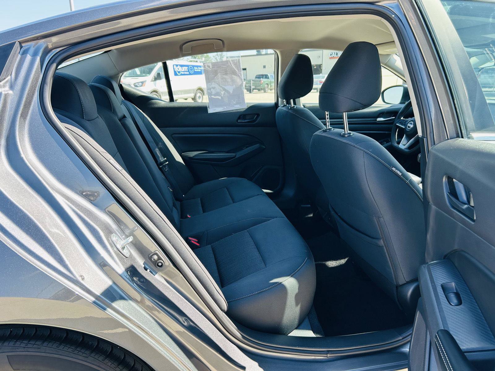 Used 2025 Nissan Altima 2.5 SV FWD image 26