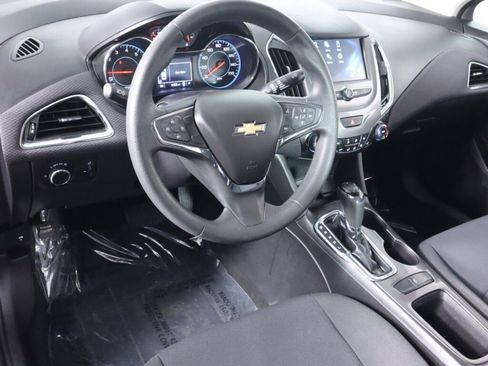Used 2017 Chevrolet Cruze LT w/ Convenience Package FWD image 9
