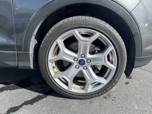 Used 2019 Ford Escape Titanium image 16