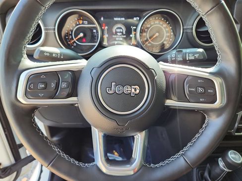 Used 2021 Jeep Wrangler Unlimited Sahara AWD/4WD image 17