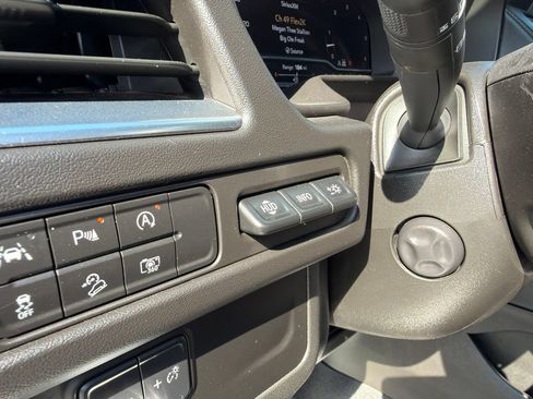 Used 2023 GMC Yukon XL AT4 w/ Technology Package AWD/4WD image 19