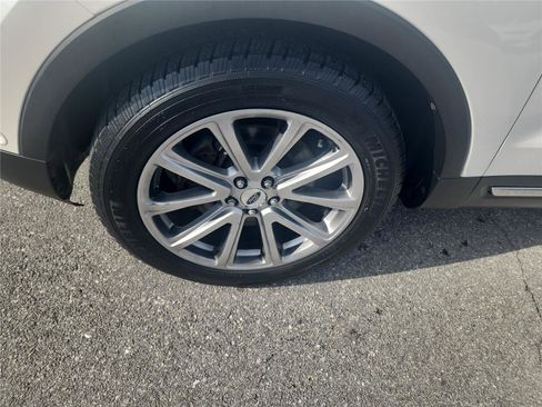 Certified 2017 Ford Explorer Limited w/ Equipment Group 301A FWD image 9