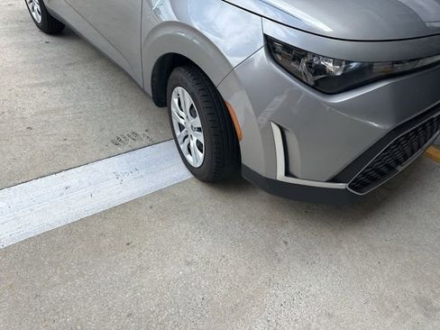 Used 2024 Kia Soul LX image 2