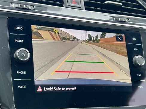 Used 2022 Volkswagen Tiguan SEL R-Line image 20