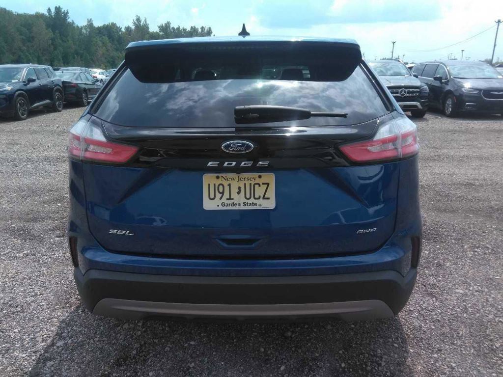 Used 2024 Ford Edge SEL AWD/4WD image 5