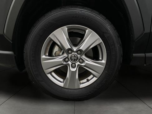 Used 2025 Toyota RAV4 XLE AWD/4WD image 12