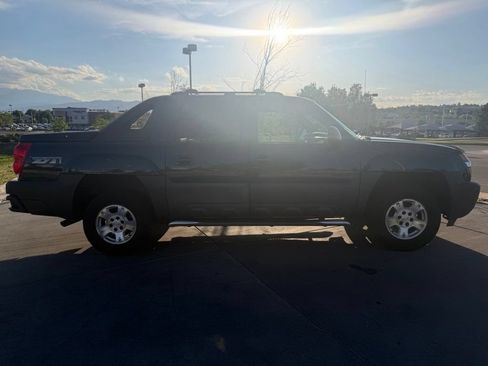 Used 2005 Chevrolet Avalanche Z71 w/ Sun And Sound Package AWD/4WD image 8