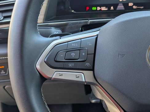 Used 2025 Volkswagen Atlas SE FWD image 18