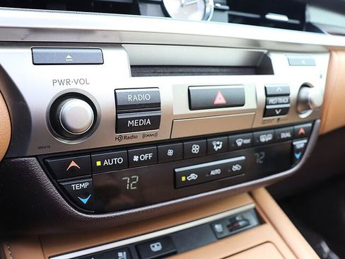 Used 2016 Lexus ES 350 w/ Luxury Package w/Wood Trim FWD image 19