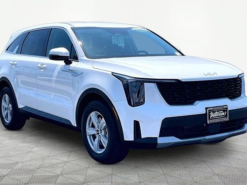 Used 2026 Kia Sorento LX FWD image 6