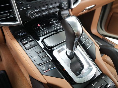 Used 2017 Porsche Cayenne Turbo AWD image 70