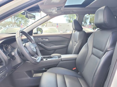 Used 2022 Nissan Rogue SV w/ SV Premium Package image 10