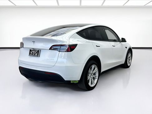 Used 2023 Tesla Model Y Long Range AWD/4WD image 4