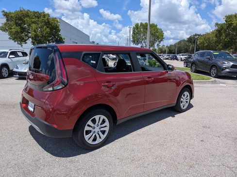Used 2023 Kia Soul LX FWD image 4