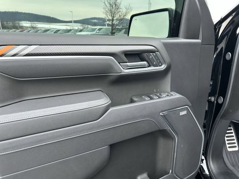 Used 2025 Chevrolet Silverado 1500 LTZ image 18